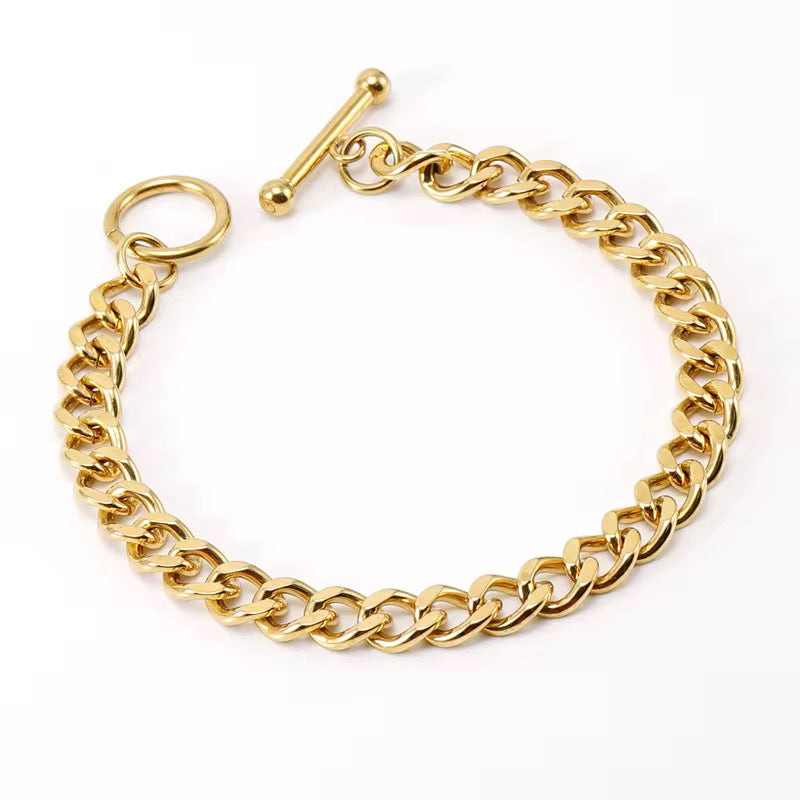 18K Gold Plated Chain Bracelet with a toggle lock